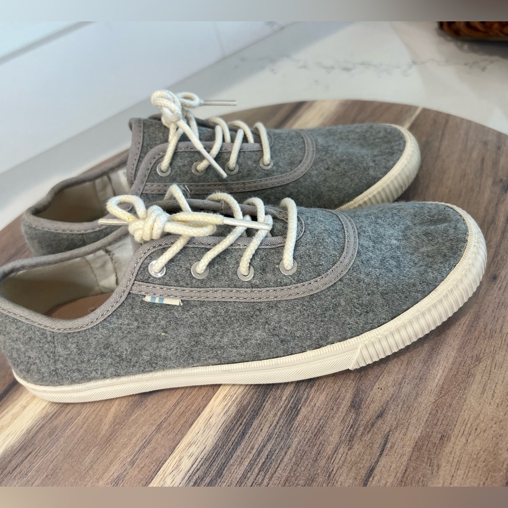 TOMS Carmel style felt sneakers drizzle gray size 7 like new never been worn.